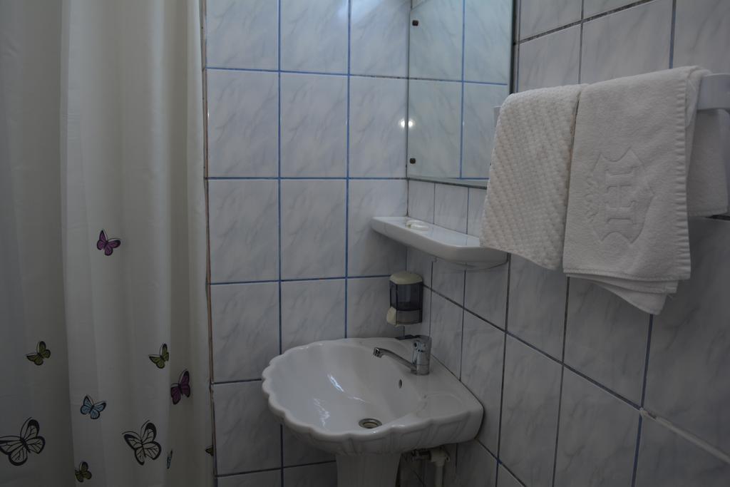 Cornul Vanatorului Bungalows Piteşti Exteriör bild