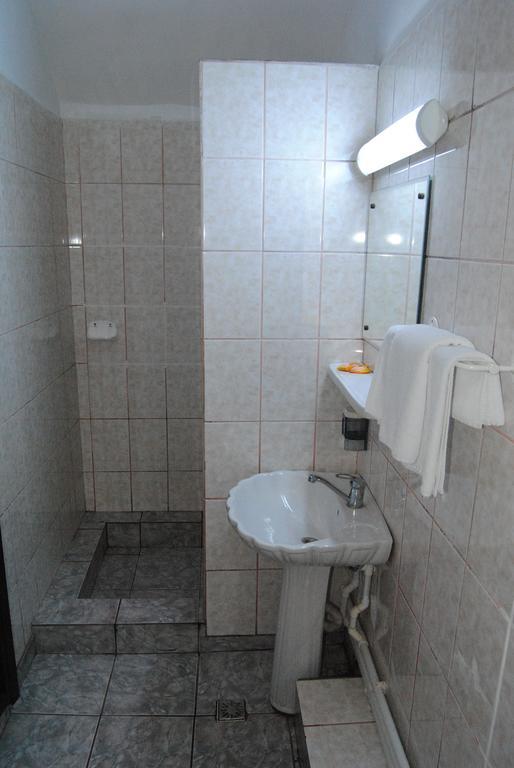 Cornul Vanatorului Bungalows Piteşti Rum bild